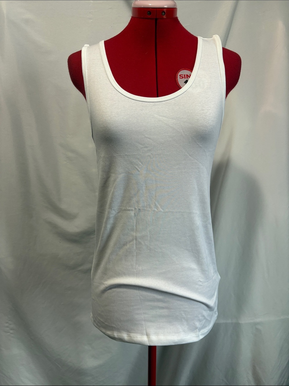 Amazon Essentials Women's White Scoop Neck Tank Top